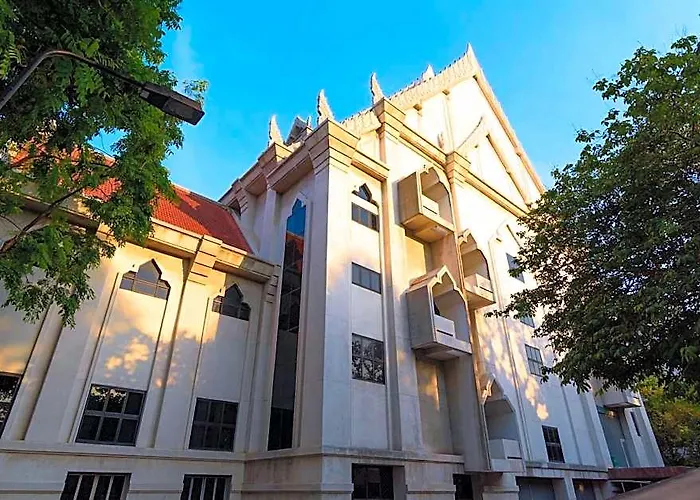 Pongsatorn Mansion 3*