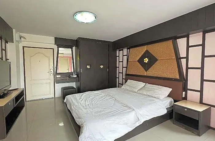 Pongsatorn Mansion 3*